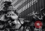 Standbild Santa Claus in New York Parade New York City USA, 1961, aus Sekunde 36 historischem Filmmaterial Videoclip 65675034496