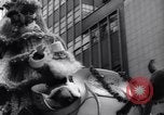 Standbild Santa Claus in New York Parade New York City USA, 1961, aus Sekunde 38 historischem Filmmaterial Videoclip 65675034496