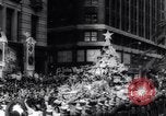 Standbild Santa Claus in New York Parade New York City USA, 1961, aus Sekunde 39 historischem Filmmaterial Videoclip 65675034496