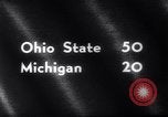 Standbild Ohio State gegen University of Michigan College Football Ann Arbor Michigan USA, 1961, aus Sekunde 5 historischem Filmmaterial Videoclip 65675034497