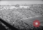 Standbild Ohio State gegen University of Michigan College Football Ann Arbor Michigan USA, 1961, aus Sekunde 8 historischem Filmmaterial Videoclip 65675034497