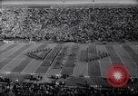 Standbild Ohio State gegen University of Michigan College Football Ann Arbor Michigan USA, 1961, aus Sekunde 16 historischem Filmmaterial Videoclip 65675034497