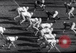 Standbild Ohio State gegen University of Michigan College Football Ann Arbor Michigan USA, 1961, aus Sekunde 20 historischem Filmmaterial Videoclip 65675034497