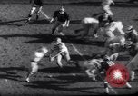 Standbild Ohio State gegen University of Michigan College Football Ann Arbor Michigan USA, 1961, aus Sekunde 21 historischem Filmmaterial Videoclip 65675034497