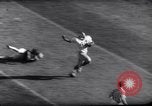 Standbild Ohio State gegen University of Michigan College Football Ann Arbor Michigan USA, 1961, aus Sekunde 25 historischem Filmmaterial Videoclip 65675034497
