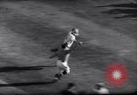 Standbild Ohio State gegen University of Michigan College Football Ann Arbor Michigan USA, 1961, aus Sekunde 26 historischem Filmmaterial Videoclip 65675034497