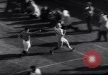 Standbild Ohio State gegen University of Michigan College Football Ann Arbor Michigan USA, 1961, aus Sekunde 27 historischem Filmmaterial Videoclip 65675034497