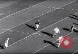 Standbild Ohio State gegen University of Michigan College Football Ann Arbor Michigan USA, 1961, aus Sekunde 37 historischem Filmmaterial Videoclip 65675034497