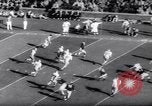 Standbild Ohio State gegen University of Michigan College Football Ann Arbor Michigan USA, 1961, aus Sekunde 40 historischem Filmmaterial Videoclip 65675034497