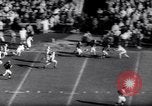 Standbild Ohio State gegen University of Michigan College Football Ann Arbor Michigan USA, 1961, aus Sekunde 44 historischem Filmmaterial Videoclip 65675034497