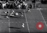 Standbild Ohio State gegen University of Michigan College Football Ann Arbor Michigan USA, 1961, aus Sekunde 46 historischem Filmmaterial Videoclip 65675034497