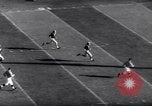 Standbild Ohio State gegen University of Michigan College Football Ann Arbor Michigan USA, 1961, aus Sekunde 49 historischem Filmmaterial Videoclip 65675034497