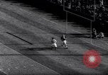 Standbild Ohio State gegen University of Michigan College Football Ann Arbor Michigan USA, 1961, aus Sekunde 52 historischem Filmmaterial Videoclip 65675034497