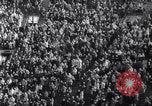 Standbild Ohio State gegen University of Michigan College Football Ann Arbor Michigan USA, 1961, aus Sekunde 56 historischem Filmmaterial Videoclip 65675034497