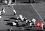 Standbild Ohio State gegen University of Michigan College Football Ann Arbor Michigan USA, 1961, aus Sekunde 61 historischem Filmmaterial Videoclip 65675034497