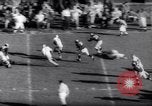 Standbild Ohio State gegen University of Michigan College Football Ann Arbor Michigan USA, 1961, aus Sekunde 62 historischem Filmmaterial Videoclip 65675034497