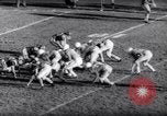 Standbild American Football New Brunswick New Jersey USA, 1961, aus Sekunde 13 historischem Filmmaterial Videoclip 65675034498