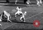 Standbild American Football New Brunswick New Jersey USA, 1961, aus Sekunde 14 historischem Filmmaterial Videoclip 65675034498