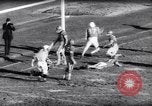 Standbild American Football New Brunswick New Jersey USA, 1961, aus Sekunde 21 historischem Filmmaterial Videoclip 65675034498