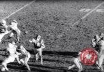 Standbild American Football New Brunswick New Jersey USA, 1961, aus Sekunde 27 historischem Filmmaterial Videoclip 65675034498