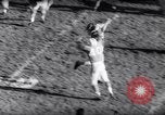 Standbild American Football New Brunswick New Jersey USA, 1961, aus Sekunde 28 historischem Filmmaterial Videoclip 65675034498