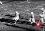 Standbild American Football New Brunswick New Jersey USA, 1961, aus Sekunde 33 historischem Filmmaterial Videoclip 65675034498