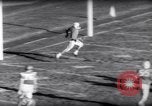 Standbild American Football New Brunswick New Jersey USA, 1961, aus Sekunde 36 historischem Filmmaterial Videoclip 65675034498