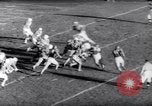 Standbild American Football New Brunswick New Jersey USA, 1961, aus Sekunde 40 historischem Filmmaterial Videoclip 65675034498