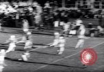 Standbild American Football New Brunswick New Jersey USA, 1961, aus Sekunde 44 historischem Filmmaterial Videoclip 65675034498