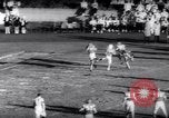 Standbild American Football New Brunswick New Jersey USA, 1961, aus Sekunde 45 historischem Filmmaterial Videoclip 65675034498