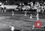 Standbild American Football New Brunswick New Jersey USA, 1961, aus Sekunde 47 historischem Filmmaterial Videoclip 65675034498