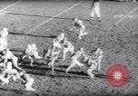 Standbild American Football New Brunswick New Jersey USA, 1961, aus Sekunde 51 historischem Filmmaterial Videoclip 65675034498