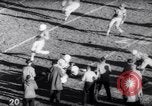 Standbild American Football New Brunswick New Jersey USA, 1961, aus Sekunde 55 historischem Filmmaterial Videoclip 65675034498