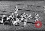 Standbild American Football New Brunswick New Jersey USA, 1961, aus Sekunde 57 historischem Filmmaterial Videoclip 65675034498