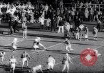 Standbild American Football New Brunswick New Jersey USA, 1961, aus Sekunde 62 historischem Filmmaterial Videoclip 65675034498