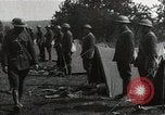 Standbild 42 Division encampment Ersten Weltkrieg Baccarat Frankreich, 1918, aus Sekunde 29 historischem Filmmaterial Videoclip 65675034505
