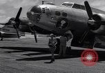 Immagine di Un campione d'aria equipaggiamento rimosso Eniwetak atollo delle Isole Marshall, 1946, secondo 20 filmato di repertorio 65675034533