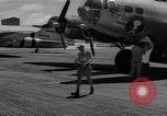 Immagine di Un campione d'aria equipaggiamento rimosso Eniwetak atollo delle Isole Marshall, 1946, secondo 22 filmato di repertorio 65675034533