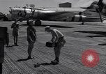 Immagine di Un campione d'aria equipaggiamento rimosso Eniwetak atollo delle Isole Marshall, 1946, secondo 25 filmato di repertorio 65675034533