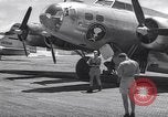 Immagine di Un campione d'aria equipaggiamento rimosso Eniwetak atollo delle Isole Marshall, 1946, secondo 46 filmato di repertorio 65675034533