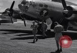 Immagine di Un campione d'aria equipaggiamento rimosso Eniwetak atollo delle Isole Marshall, 1946, secondo 48 filmato di repertorio 65675034533