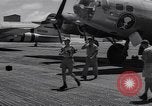 Immagine di Un campione d'aria equipaggiamento rimosso Eniwetak atollo delle Isole Marshall, 1946, secondo 50 filmato di repertorio 65675034533