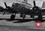 Standbild B-17 Drohnen Eniwetak Atoll Marshall Islands, 1946, aus Sekunde 61 historischem Filmmaterial Videoclip 65675034534