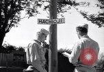 Standbild US Soldaten in Japan Hachioji Japan, 1945, aus Sekunde 17 historischem Filmmaterial Videoclip 65675034536