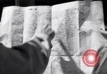 Standbild US Soldaten in Japan Hachioji Japan, 1945, aus Sekunde 35 historischem Filmmaterial Videoclip 65675034536