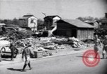 Standbild Mensch mit seinem Bullock Warenkorb Hachioji Japan, 1945, aus Sekunde 7 historischem Filmmaterial Videoclip 65675034537