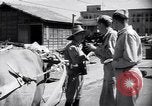 Standbild Mensch mit seinem Bullock Warenkorb Hachioji Japan, 1945, aus Sekunde 20 historischem Filmmaterial Videoclip 65675034537