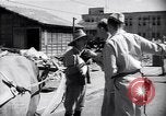 Standbild Mensch mit seinem Bullock Warenkorb Hachioji Japan, 1945, aus Sekunde 21 historischem Filmmaterial Videoclip 65675034537