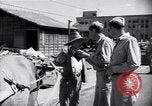 Standbild Mensch mit seinem Bullock Warenkorb Hachioji Japan, 1945, aus Sekunde 23 historischem Filmmaterial Videoclip 65675034537