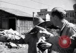 Standbild Mensch mit seinem Bullock Warenkorb Hachioji Japan, 1945, aus Sekunde 25 historischem Filmmaterial Videoclip 65675034537
